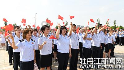 年过三十岁，尚未结婚，三十岁的女人，还能谈感情吗？游戏画面
