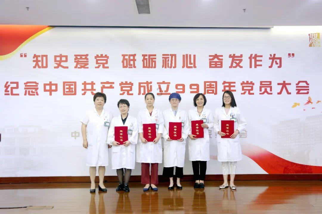 太空归来80天后 神十六乘组亮相